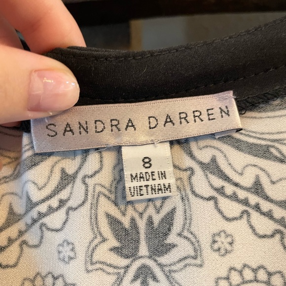 Multicolor sleeveless dress with gold chain. - Picture 2 of 2